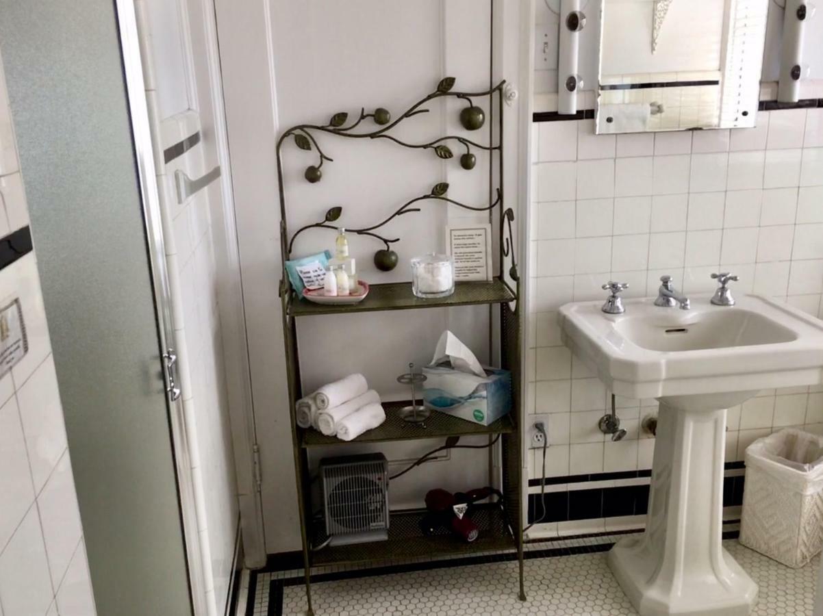 The Villa Bed & Breakfast (Adults Only) Tacoma Kamer foto